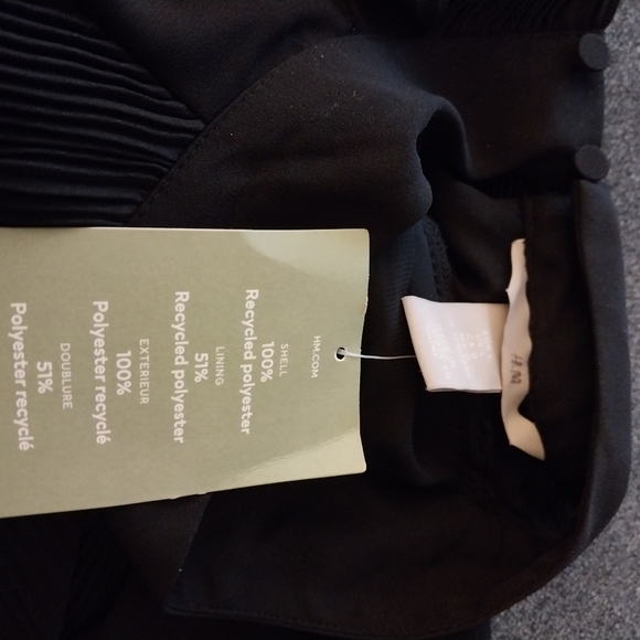 H&M NWT Dress  Size L Black Two buttons nape of neck. - Picture 6 of 9